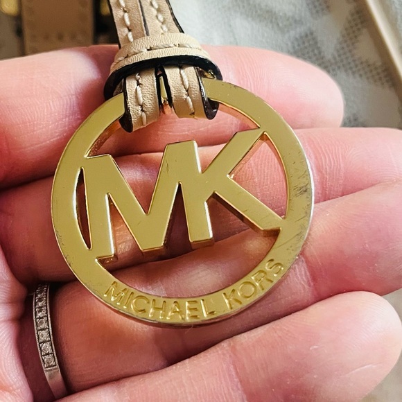 Michael Kors Grayson medium satchel w/matching checkbook cover - Picture 7 of 14